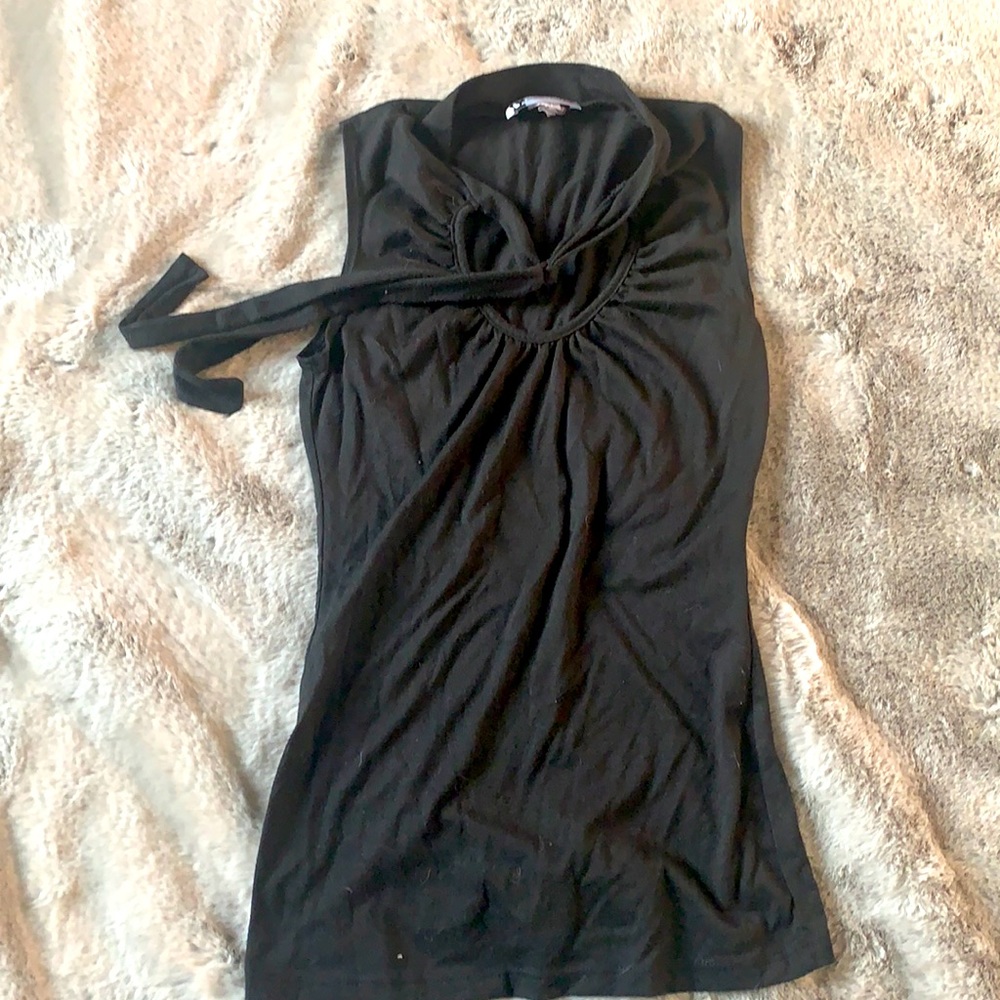 Sleeveless Tee with Peep Hole